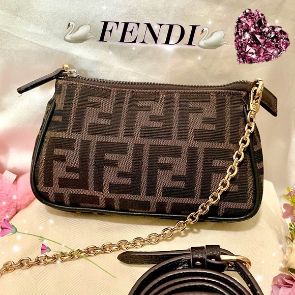 Fendi Handbags - 🎀Auth🎀FENDI Zucchino Zucca Monogram Pochette Pouch Wallet Clutch💚(Fit Phone)
